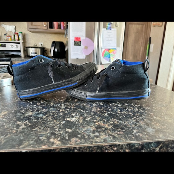 Kids black/blue converse shoes - Picture 2 of 6